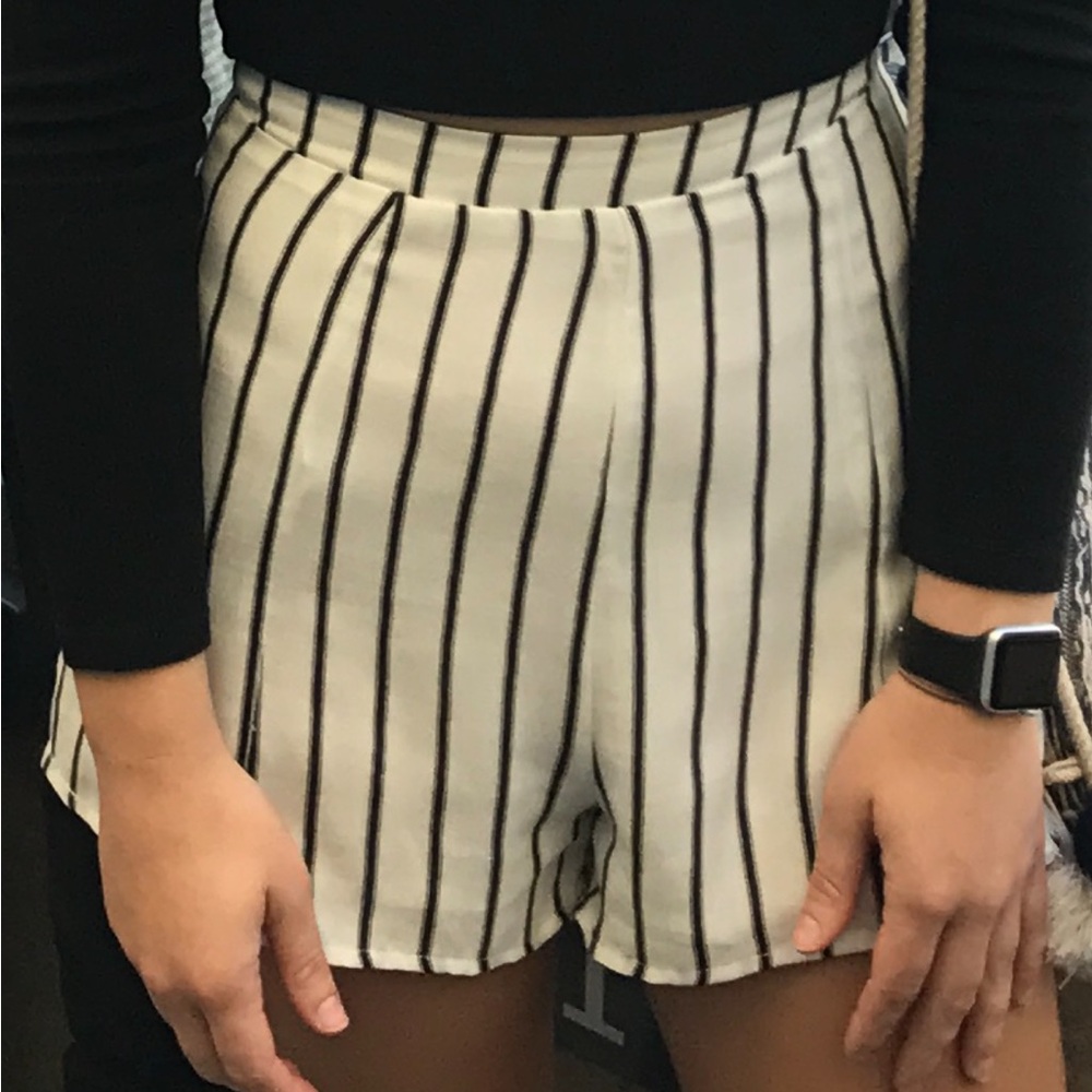 High Waist White with Black Stripe Shorts - GLAMOROUS Size Small